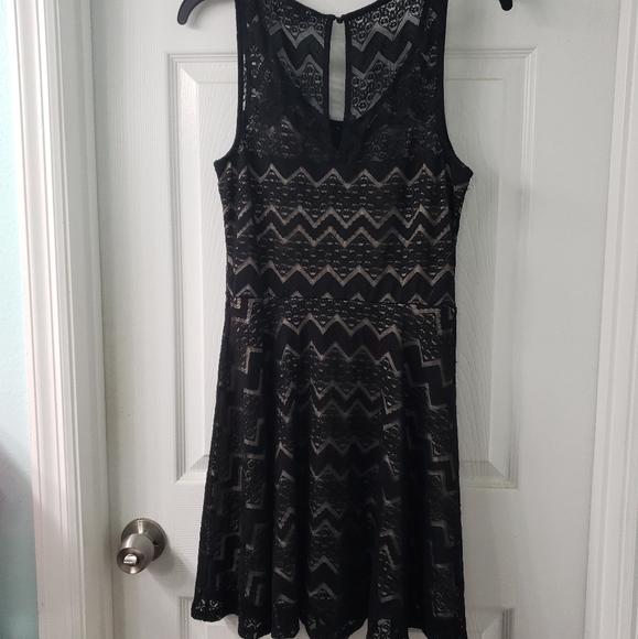 Candie's Black/Cream Lace Dress - Picture 3 of 4